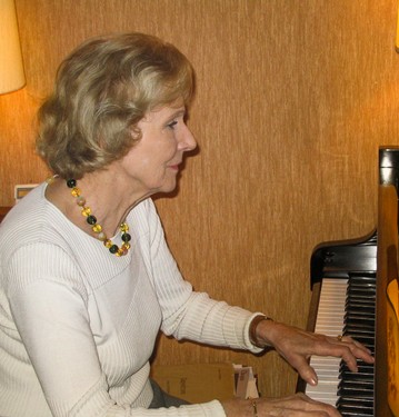 Marie au piano 2007.JPG